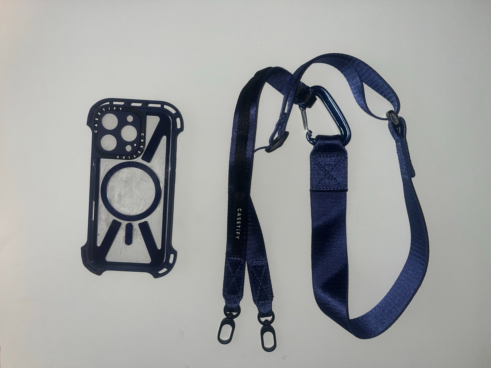 CASETIFY Ultra Bounce Case And Utility Lanyard iPhone 16 Blue