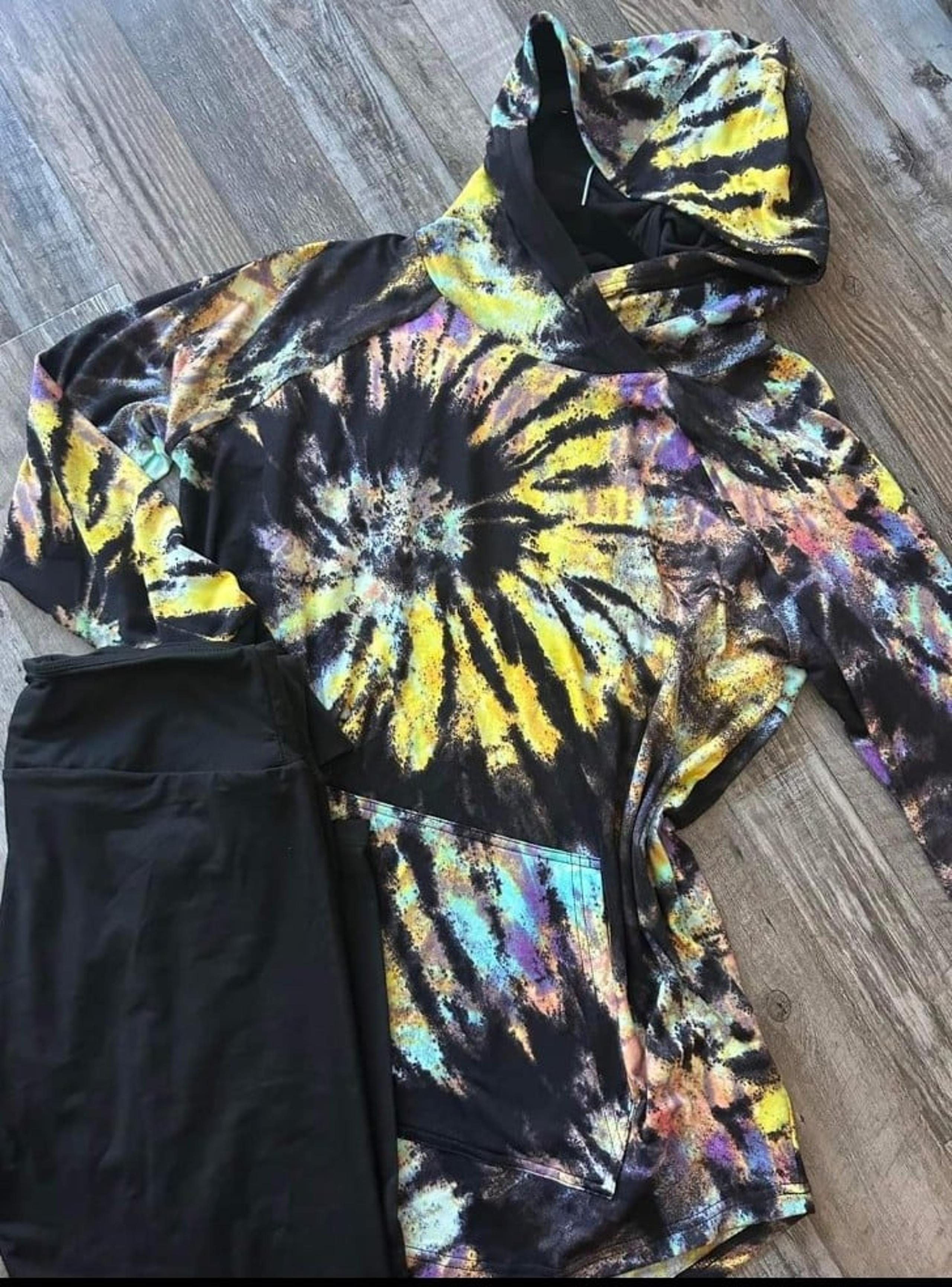 Lularoe Amber Sweatshirt and TC Black Leggings New Size 14-16/18