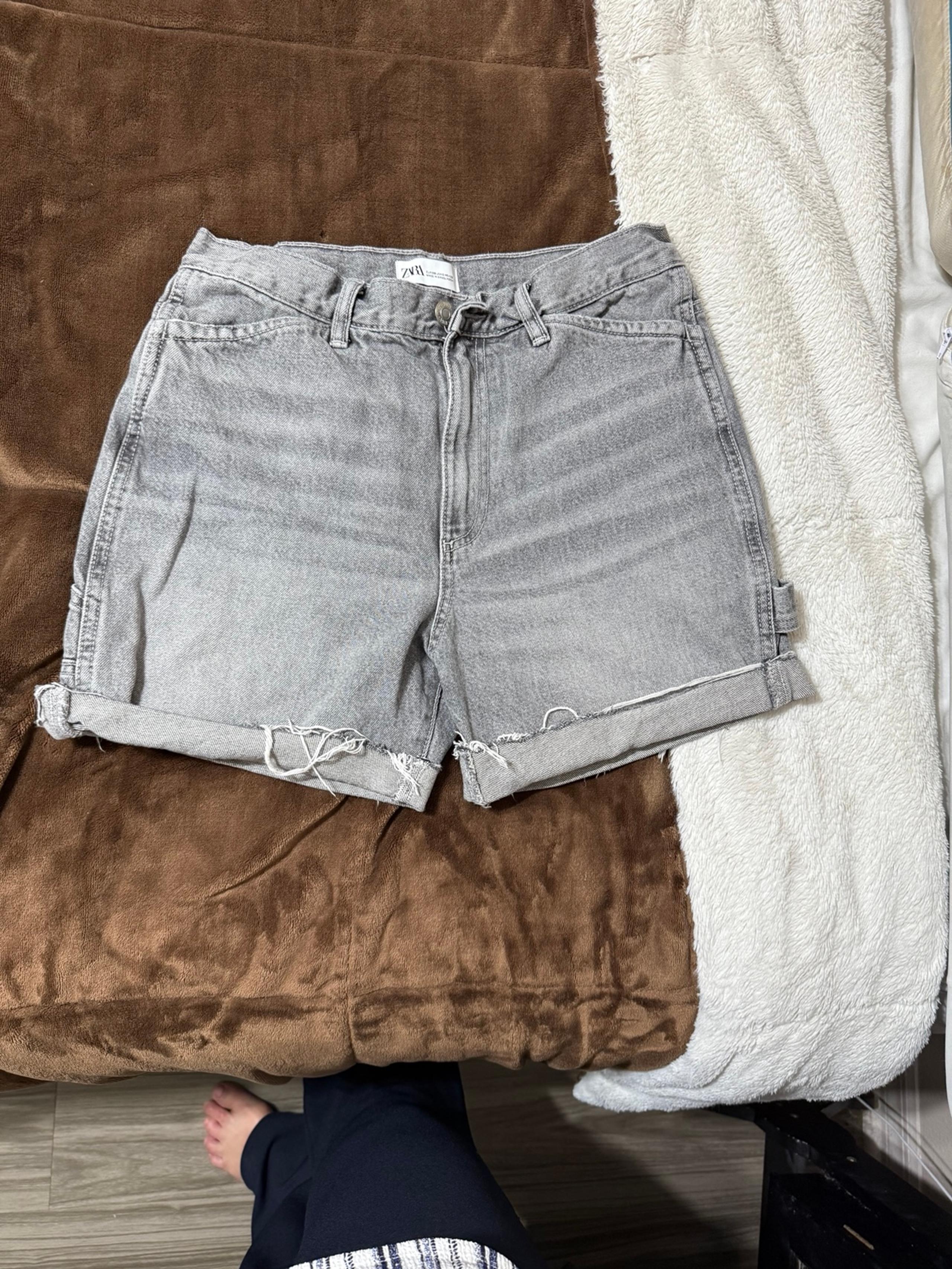 Woman’s size 6 Zara Jean shorts