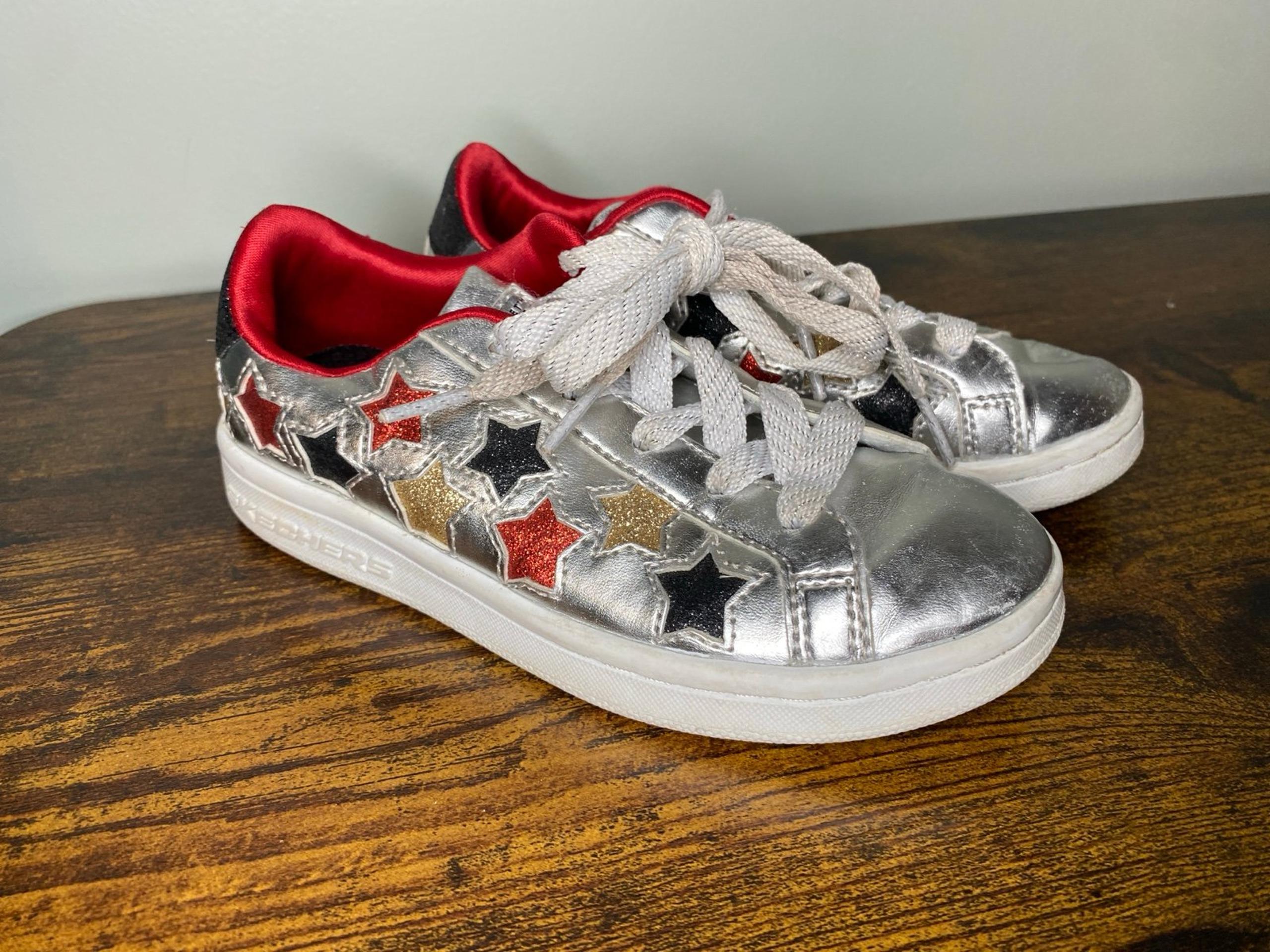 Skechers Girl's Omne-Lil' Star Side Sneaker size 13
