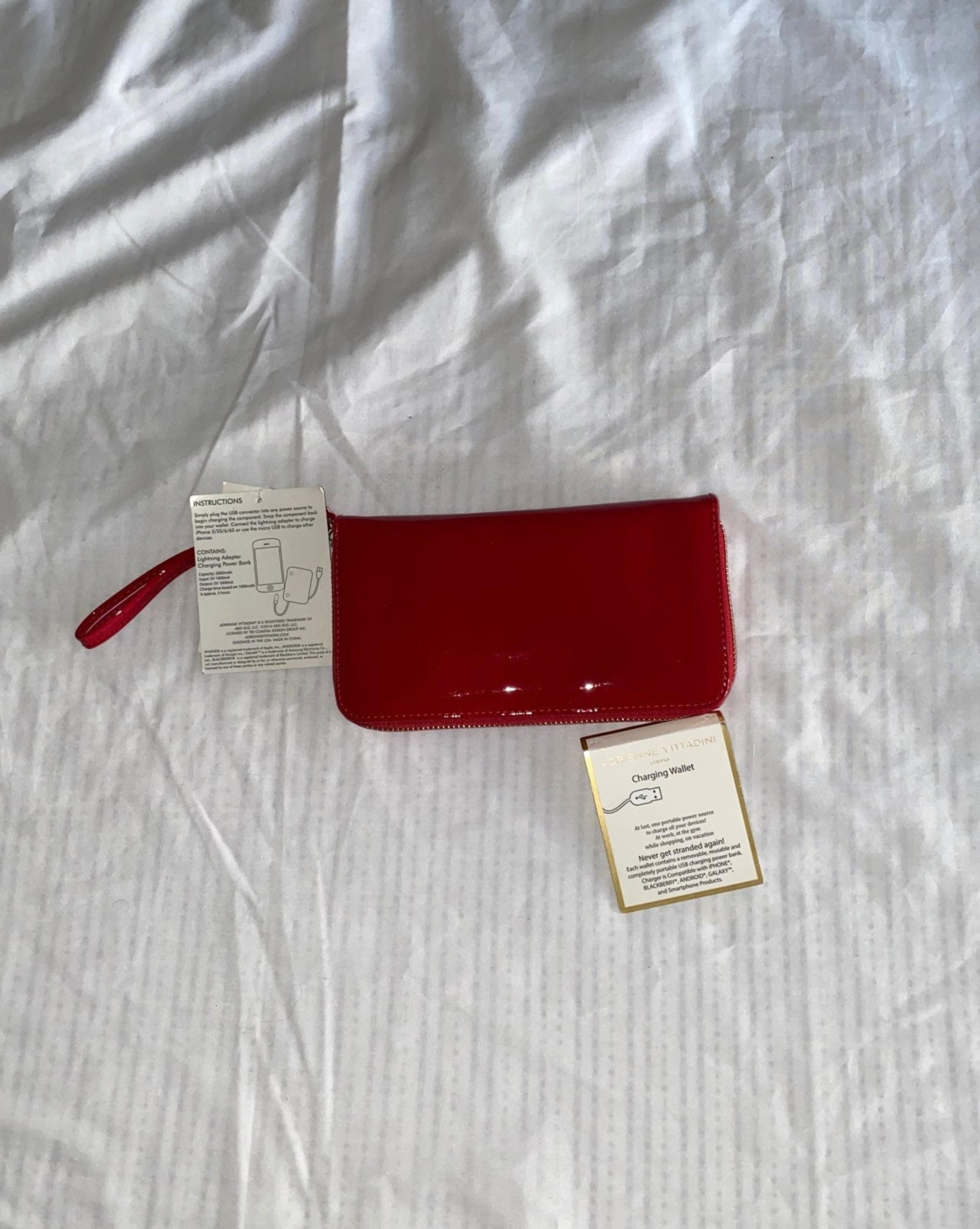 Nwt Adrienne Vittadini charging wallet