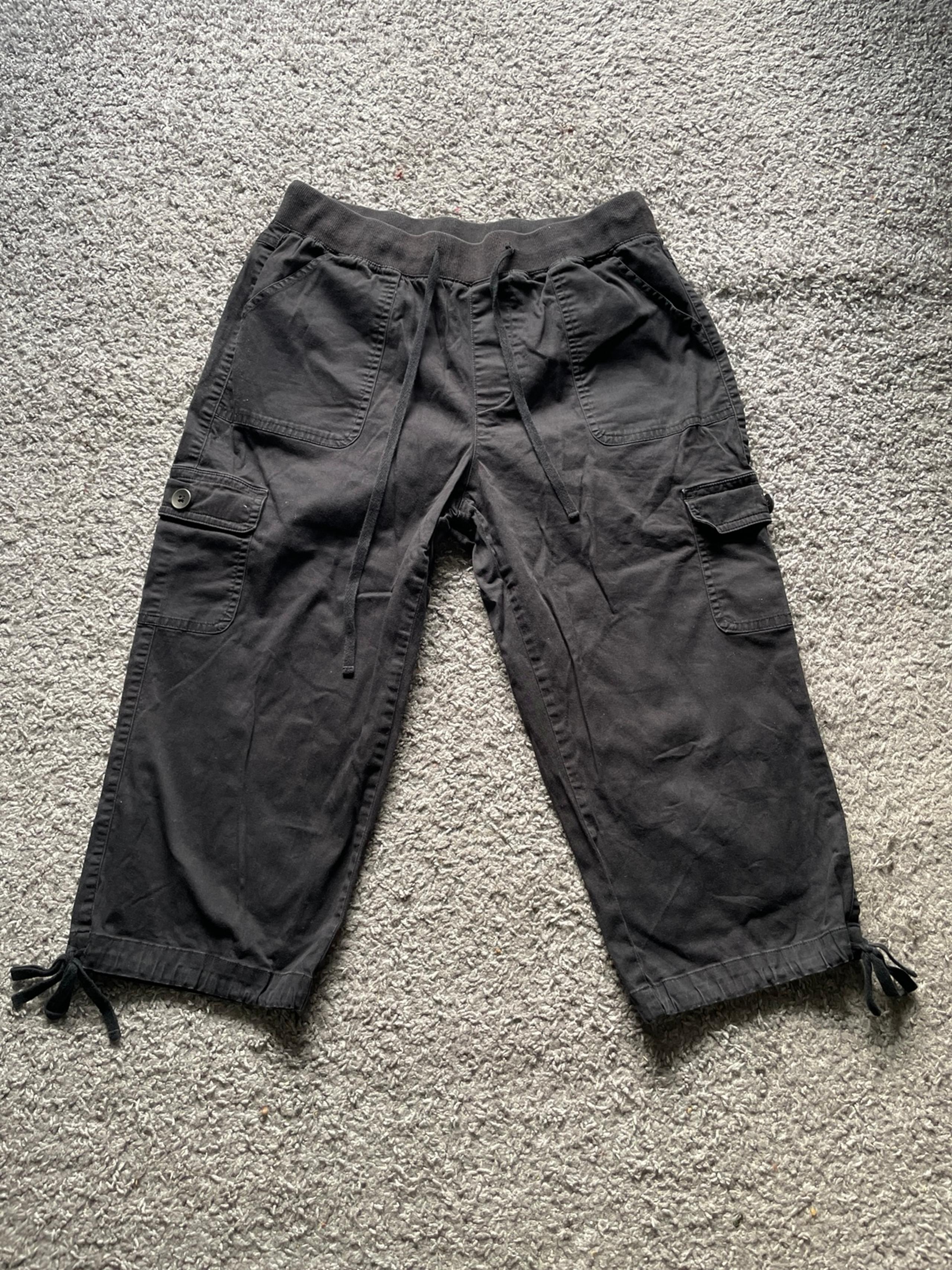 Black casual pants by EST 1946, short ones cover 98% Cotton, 2% Spandex. Size M.