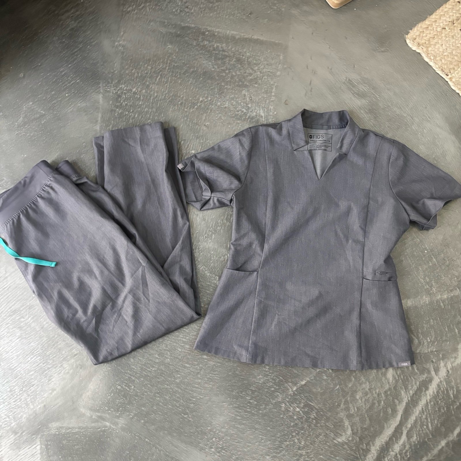 Figs Graphite Scrub set