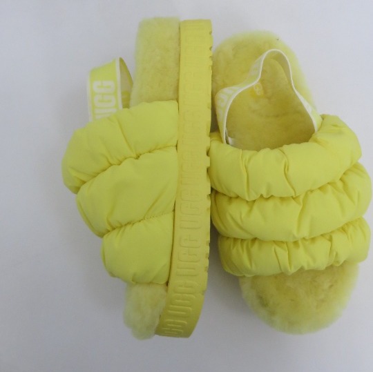 UGG Sunny Yellow‎ Faux Fur Soft & Cozy Sandal Size USA 9