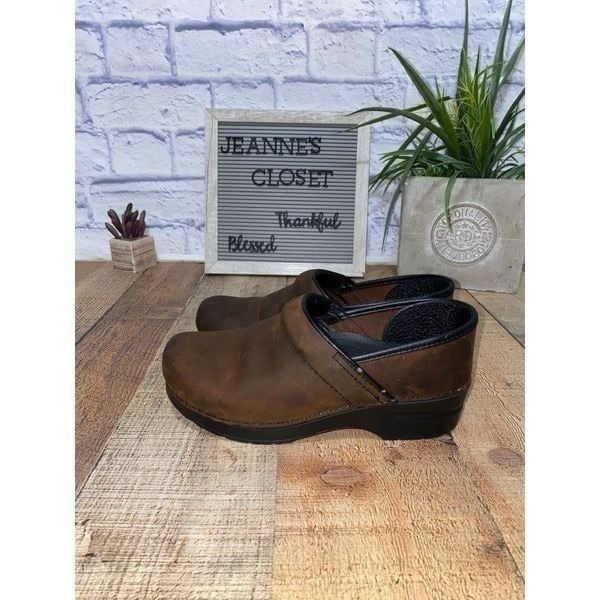 Professional EU 38 US 7.5-8 Brown Oiled Leather Nurse Clogs/Shoes Pre owned good