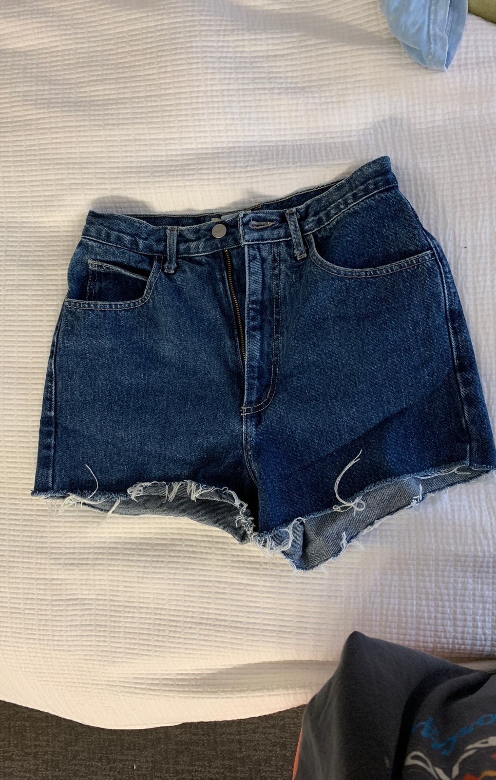 guess vintage dark wash denim jean short