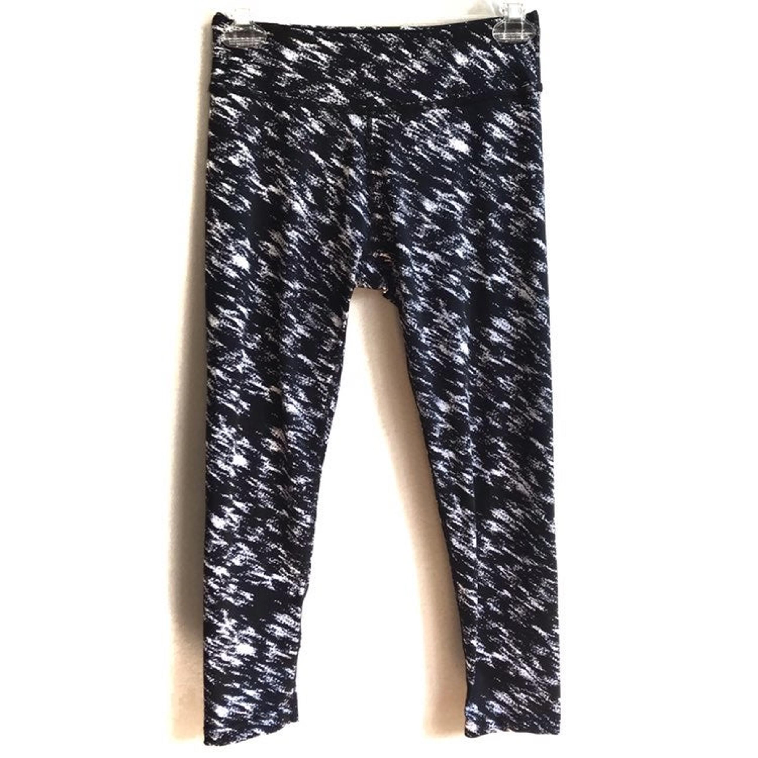 Beyond Yoga Print Cropped Capri Leggings