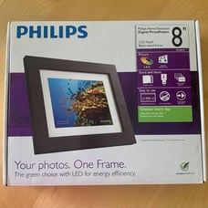 Philips Home Essential Digital Photo Frame 8\