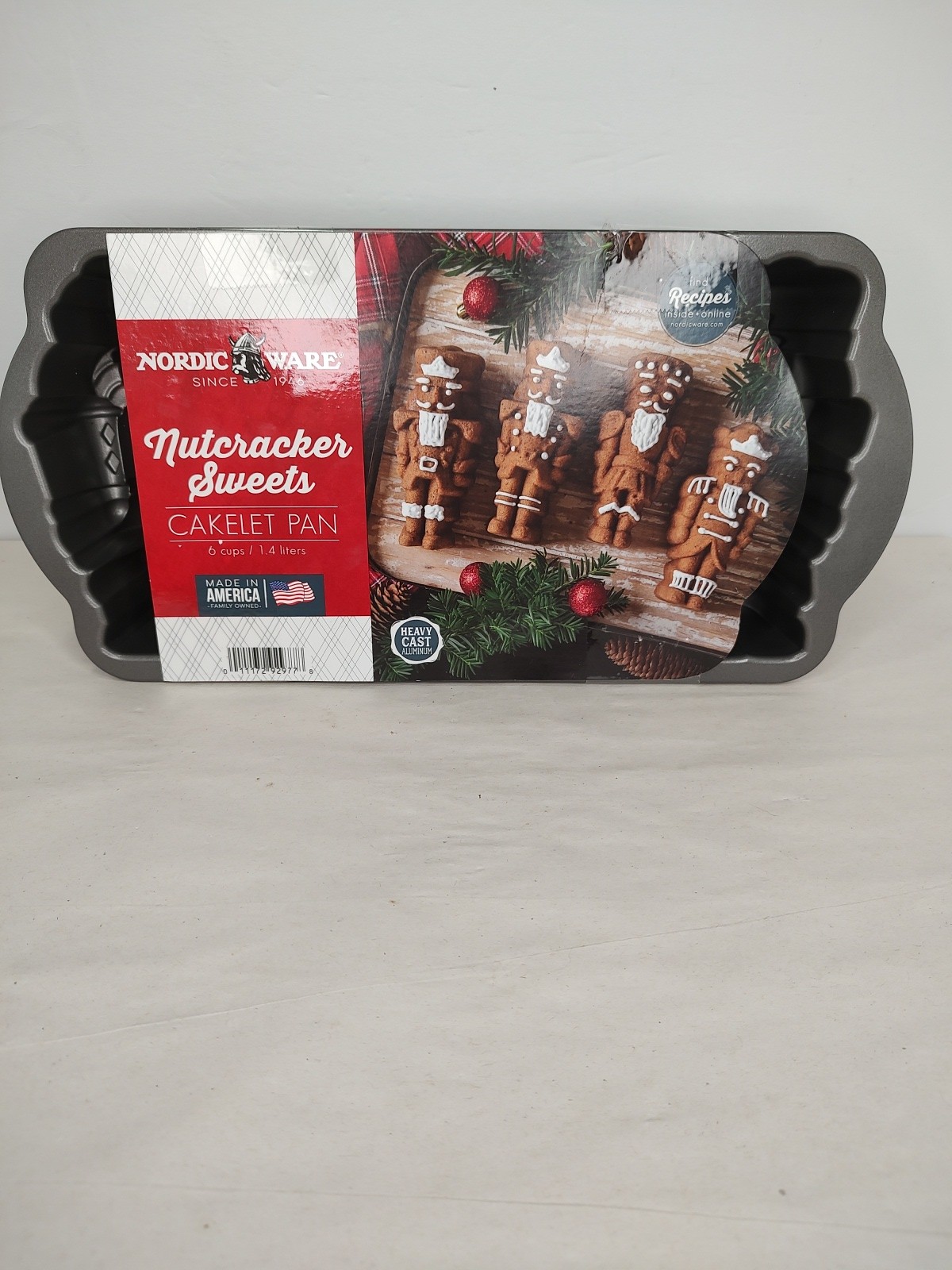 Nordic Ware Nutcracker Sweets Christmas Cakelet Pan 6 Cups/1.4 Liters USA.