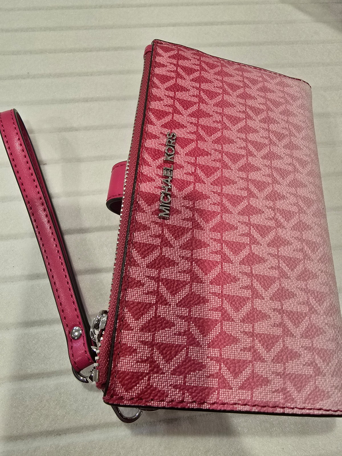 Michael kors wristlet