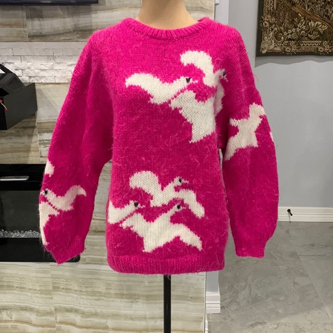 80’s Chunky Oversize Hot Pink Seagulls Sweater. Size L