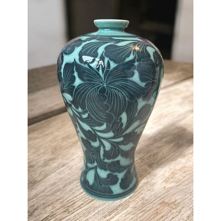 Korean Goryeo / Koryo Style Black & Green Celadon Greenware Meiping Vase signed