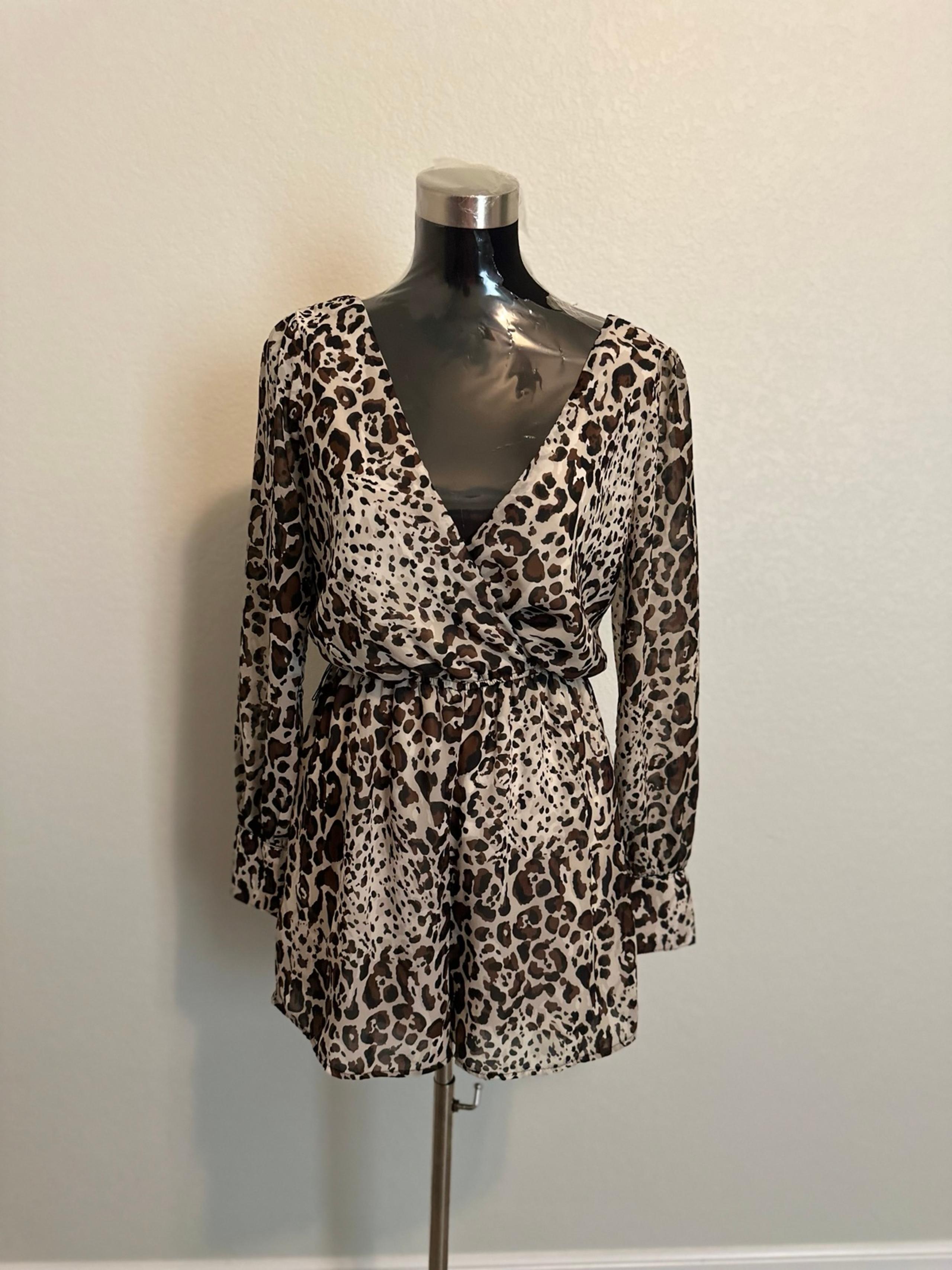 Cheetah Print Romper long sleeves ( Small )