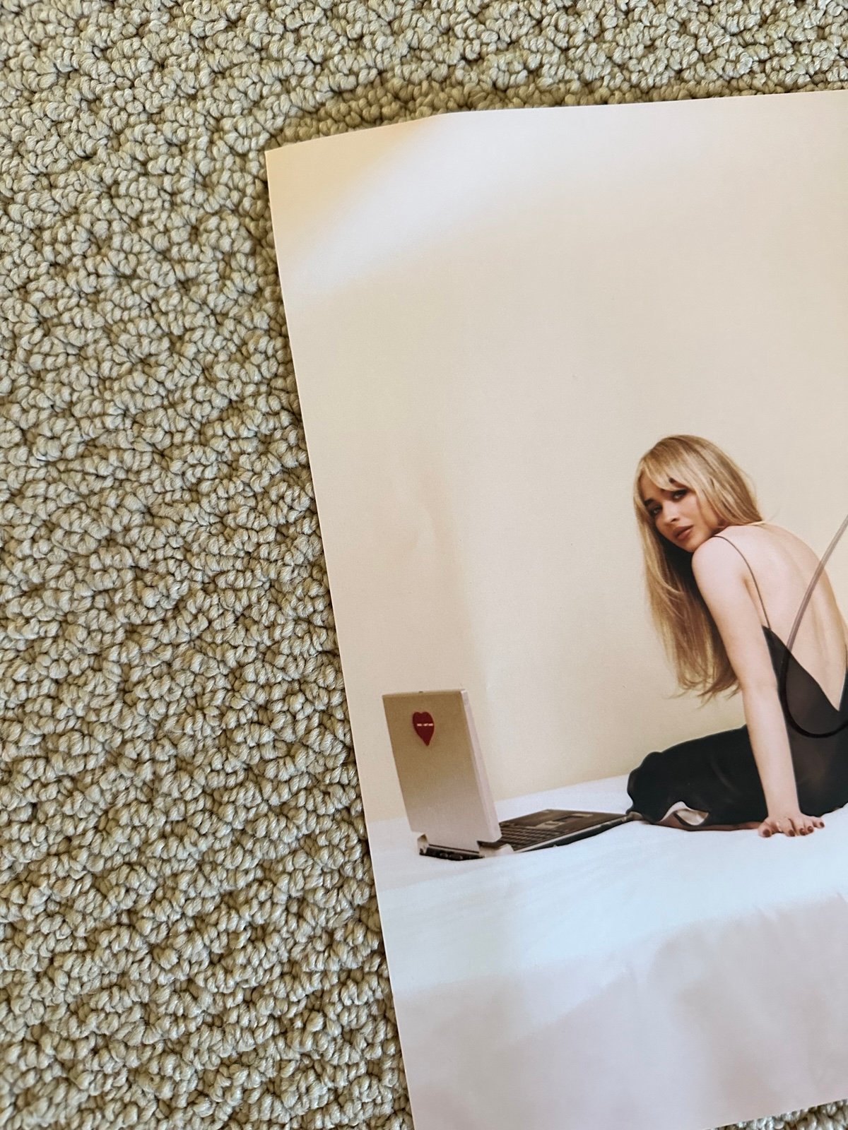Sabrina Carpenter Autograph Signature