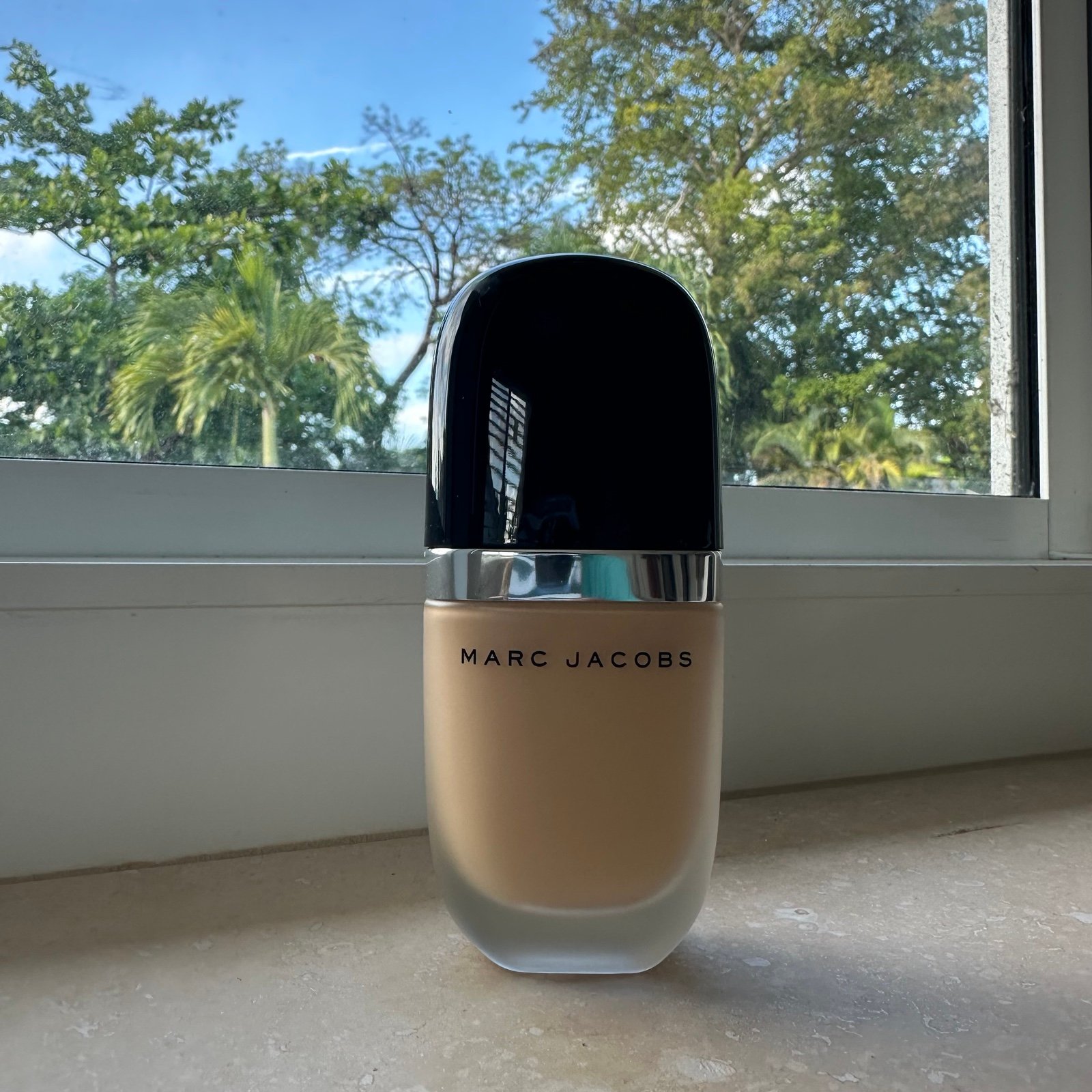 Marc Jacobs 44 Golden Medium Genius Gel Foundation