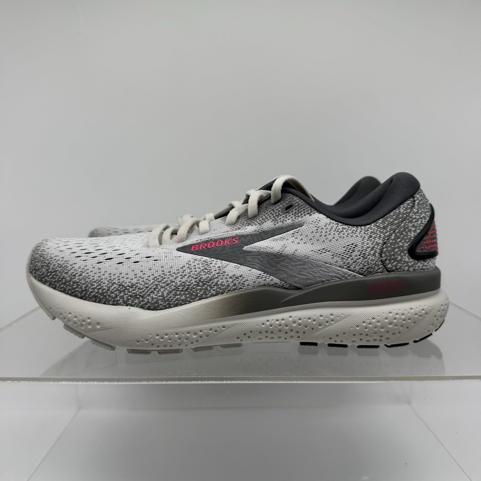 Brooks Ghost 16 Running Sneaker Shoes Gray Beige 1204071B006 Women’s Size 8.5