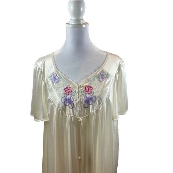 Vintage Ivory Vanity Fair Nightgown Size Large Floral Detail