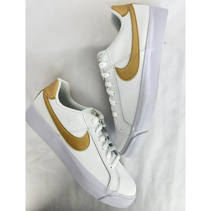 10 WOMEN'S NIKE COURT ROYALE ALL WHITE GOLD A02810-109 SNEAKERS SPORTSWEAR