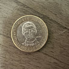 Dominican Republic 5 Pesos Stainless Steel Brass Coin