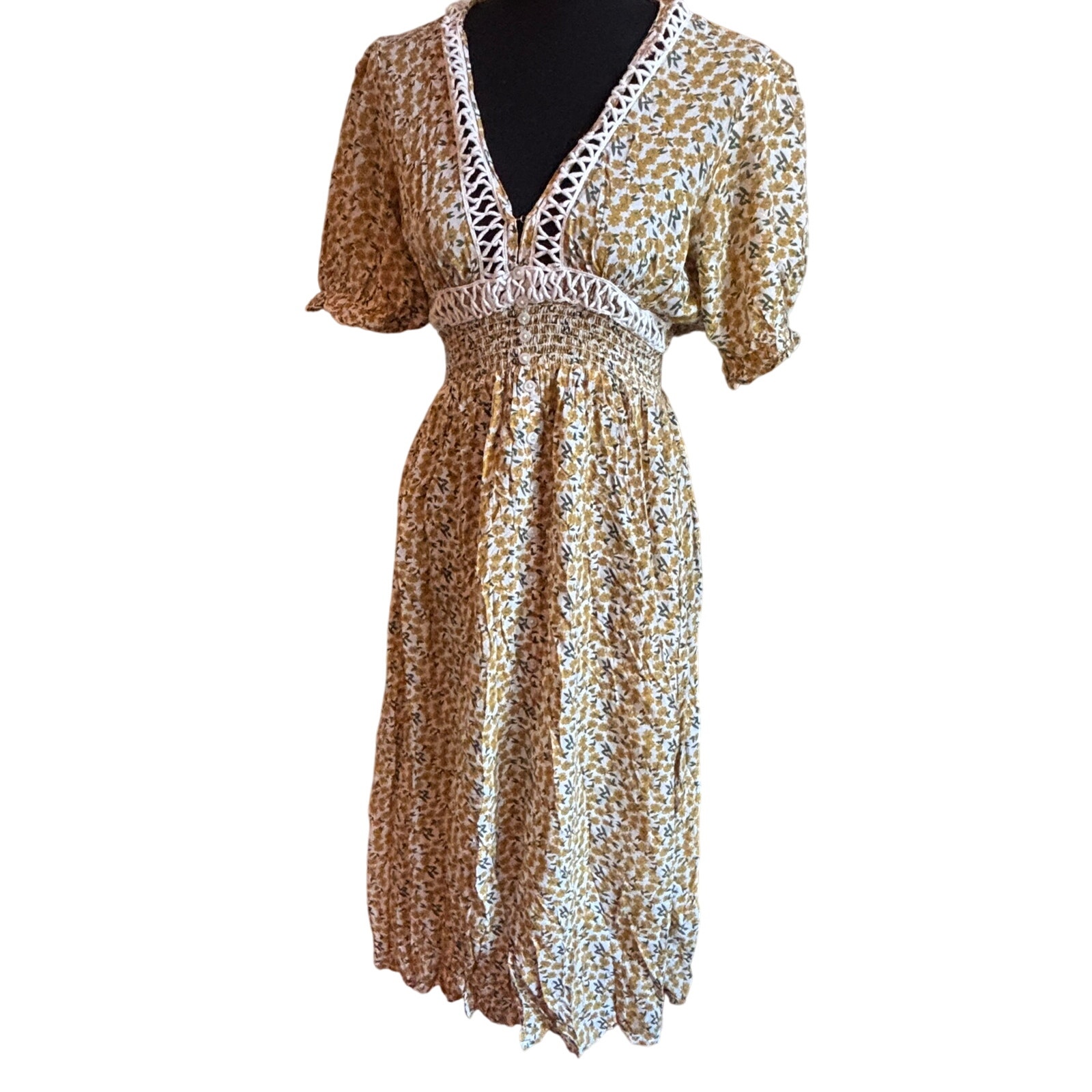Elan Dress Women's Size S Yellow White Floral Plunge Neck Short Sleeve Smocking