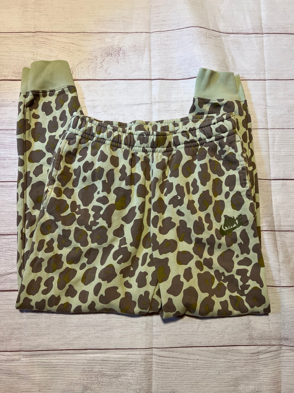 Nike sportswear animal print club fleece jogger pants men’s size medium
