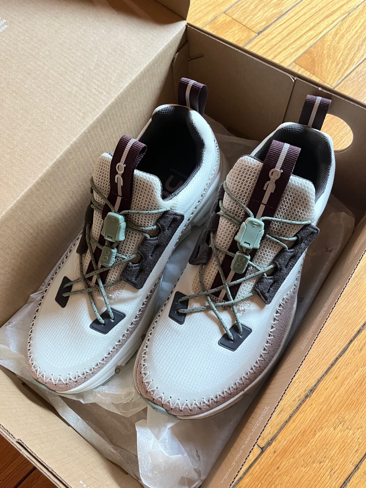 ON CLOUDAWAY SNEAKERS