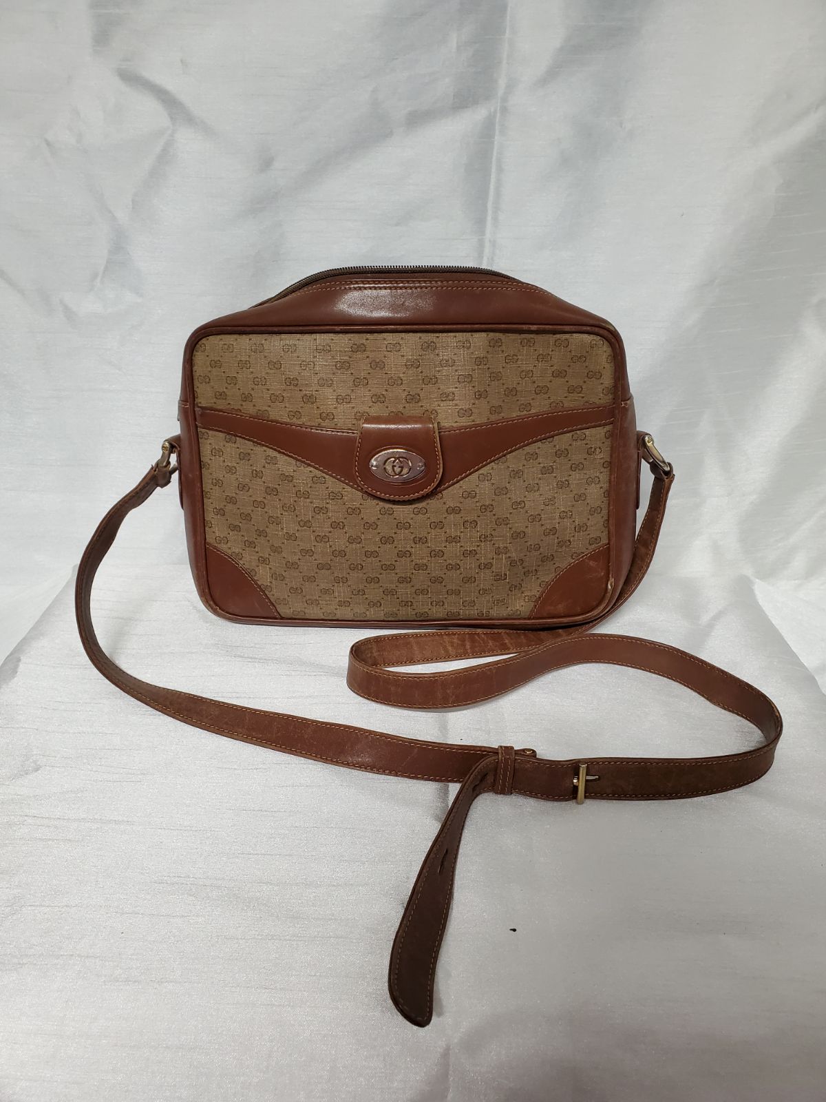 Athentic Vibtage Gucci Crossbody Bag
