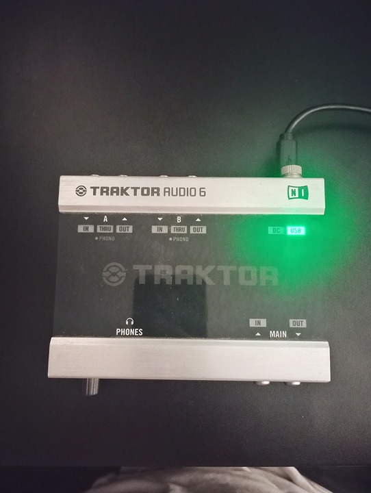 Native Instruments Traktor Scratch A6 Interface - Perfect
