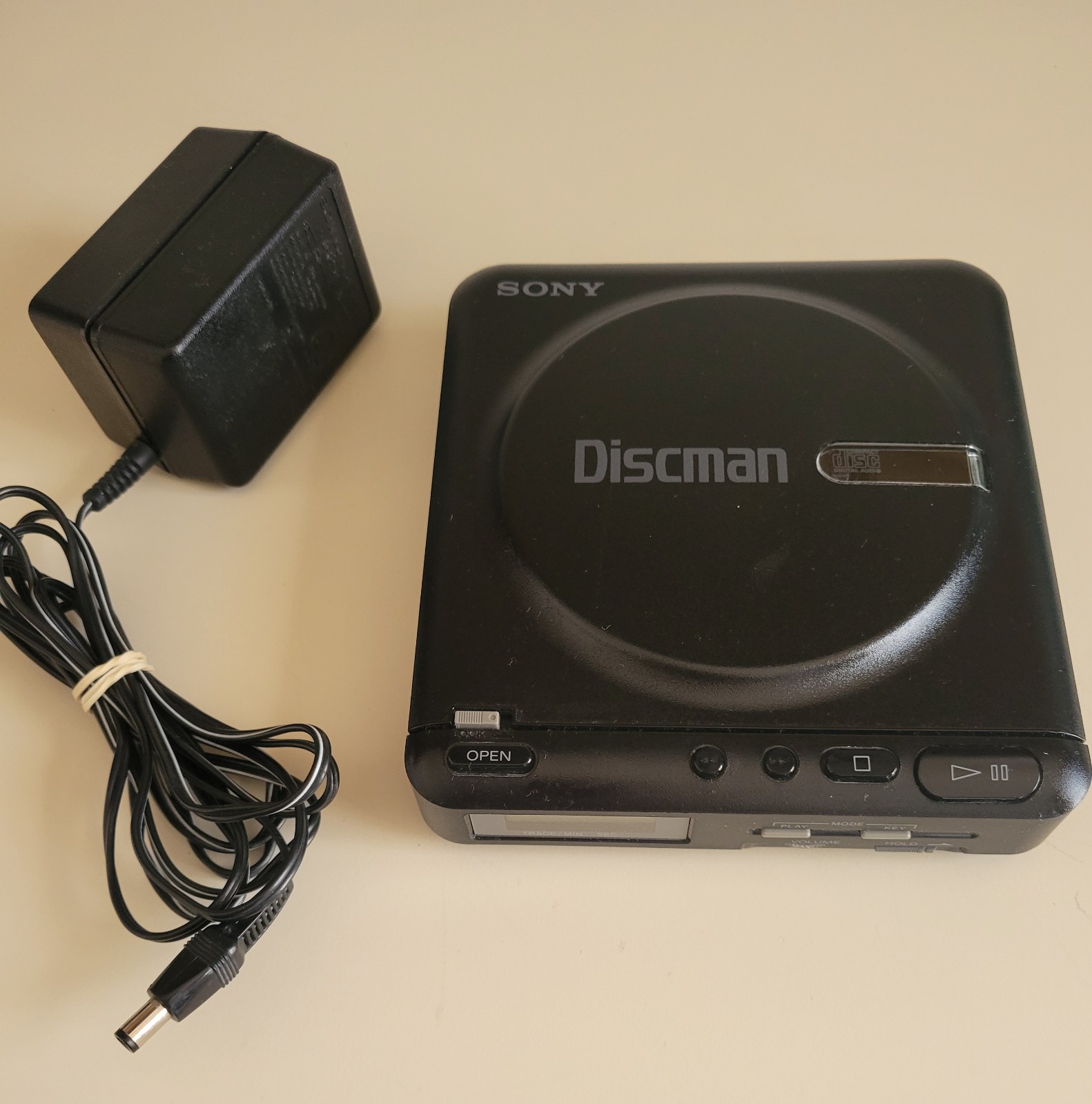 Vintage 1989 Sony D-2 Discman CD Compact Disc Music Player Black Working!