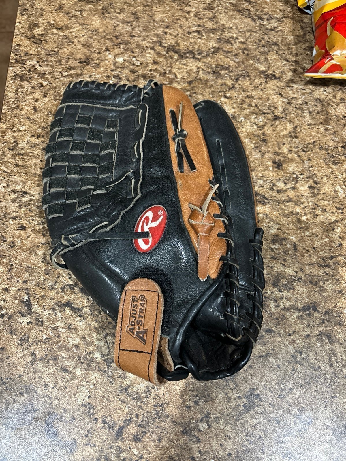 Rawlings RS-1408 (12.5 ) Renegade Series Baseball Mitt Right hand throw