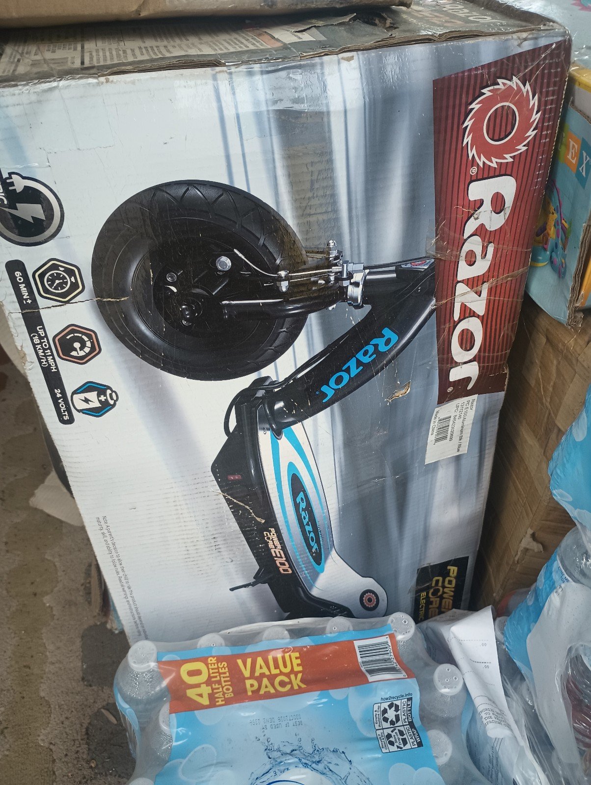 Electric razor scooter