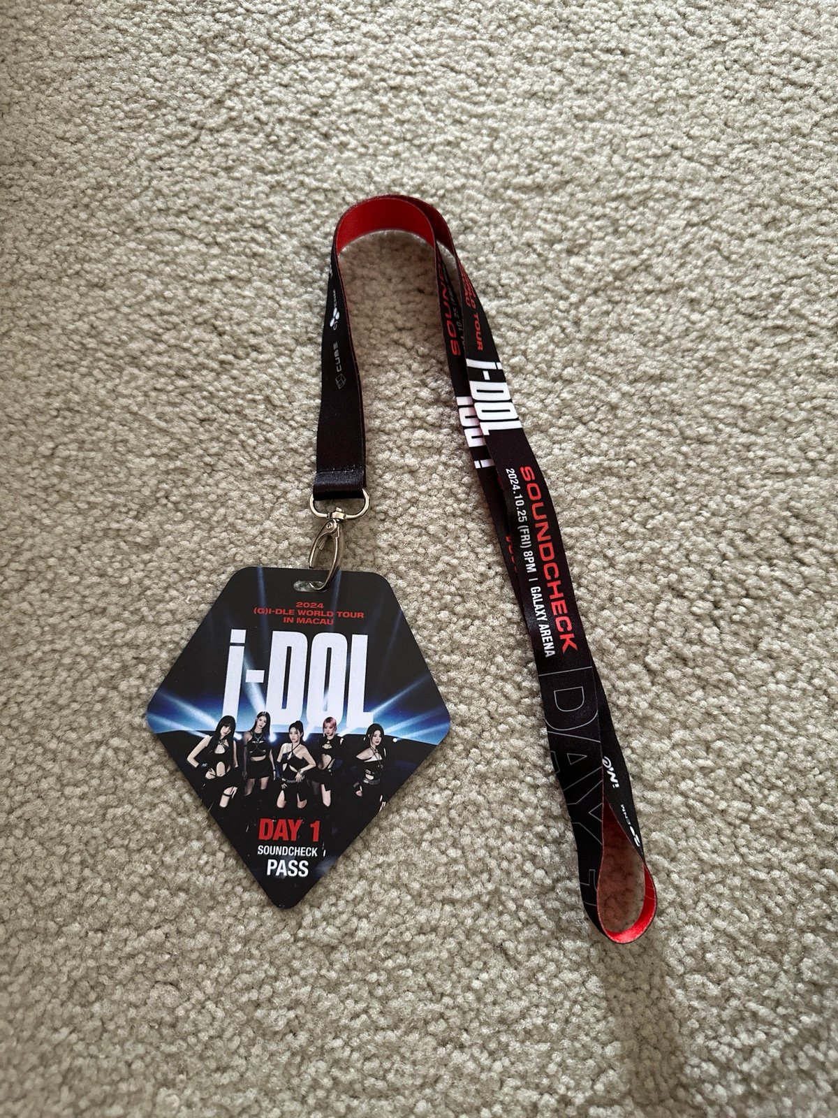 Gidle tour Lanyard