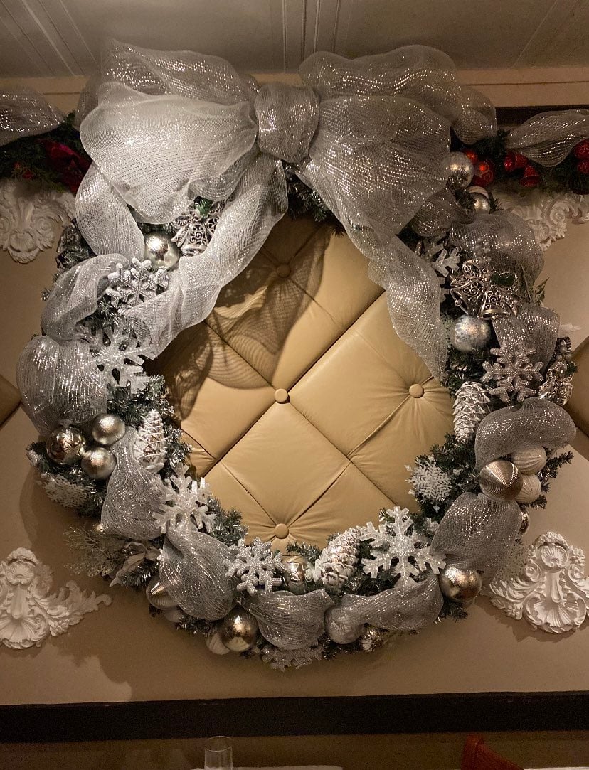Large beautiful Christmas 5 ft winter