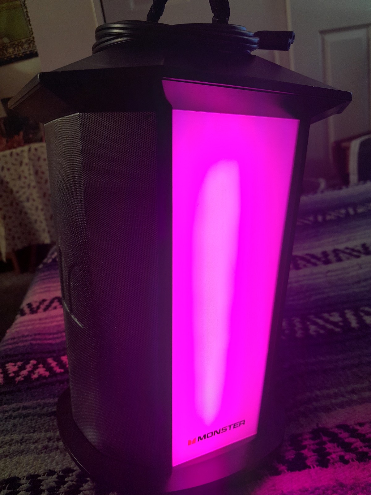 SUPER NICE PORTABLE BLUETOOTH SPEAKER