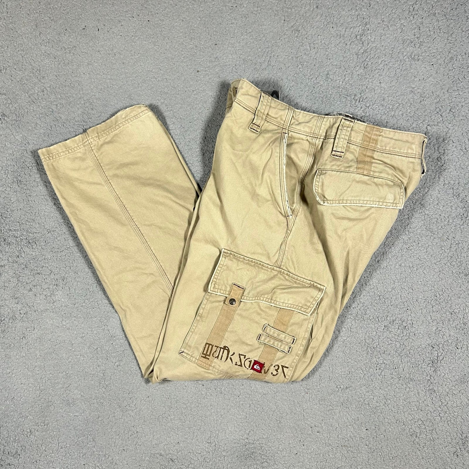 Y2k quiksilver Tan cream cargo pants with embroidered details Size 32x30