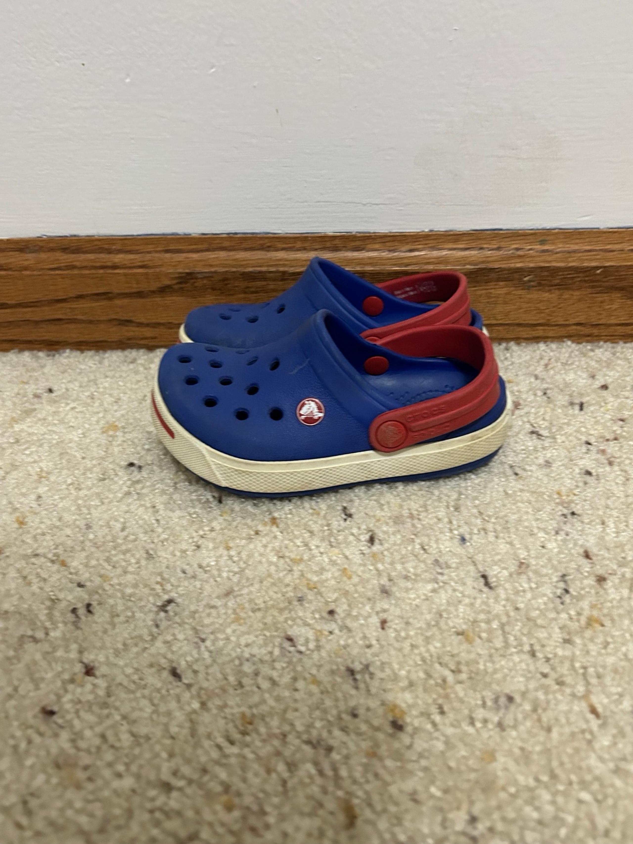 Toddler's Size 6-7 Blue Crocs