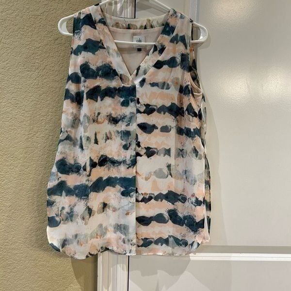 Cabi XS Gelato V-neck printed top