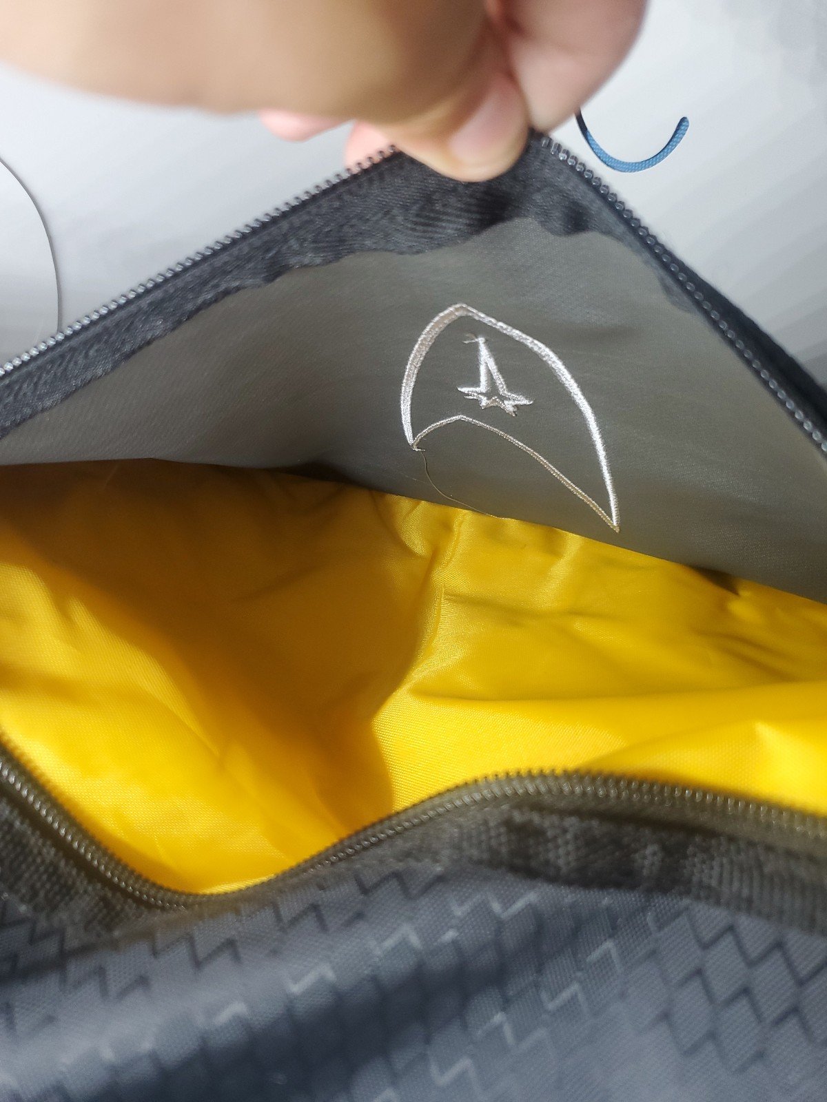 2009 Trekmovie contest promo Star Trek intel messenger bag!