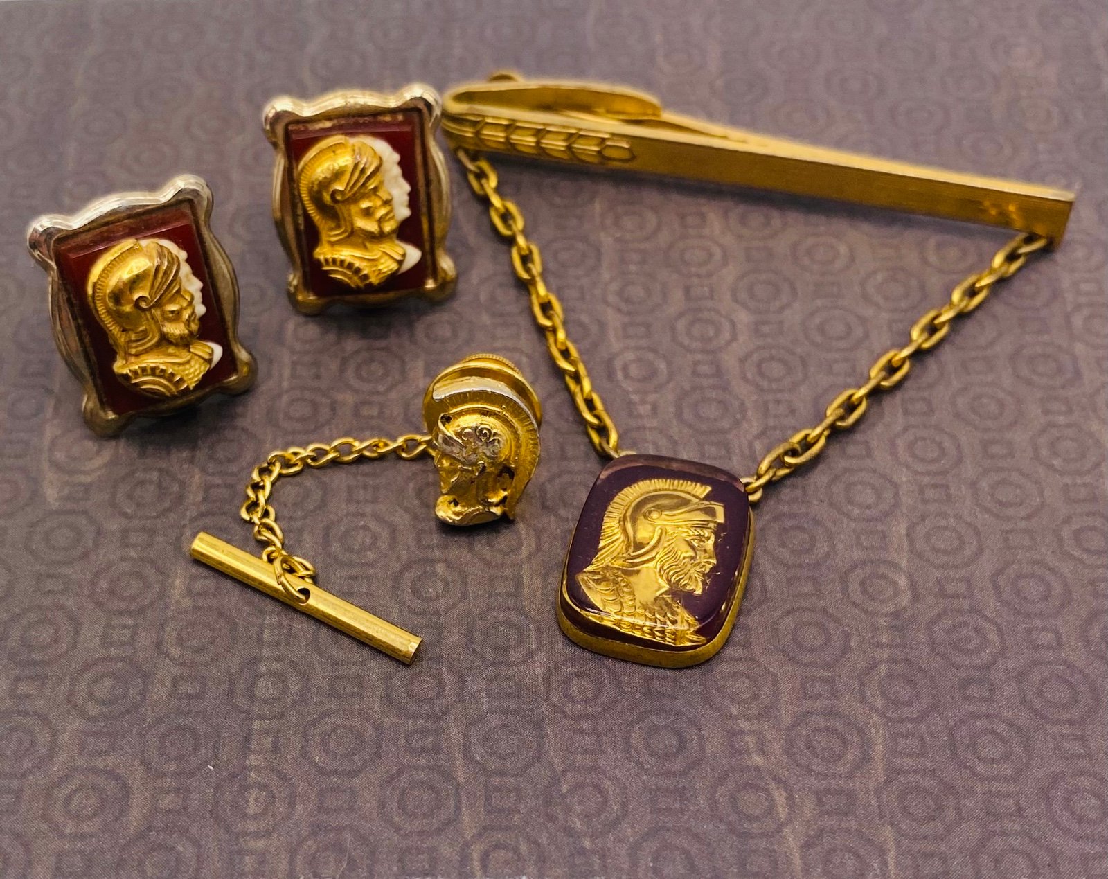 Men’s Vintage 60s Roman Sparta Warrior Cufflinks Tie Bar and Pin Set Gold & Red