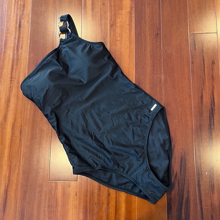 New NWOT Nine West Black One-Piece Swimsuit One-Shoulder Swim Gold Ring Sz Small
