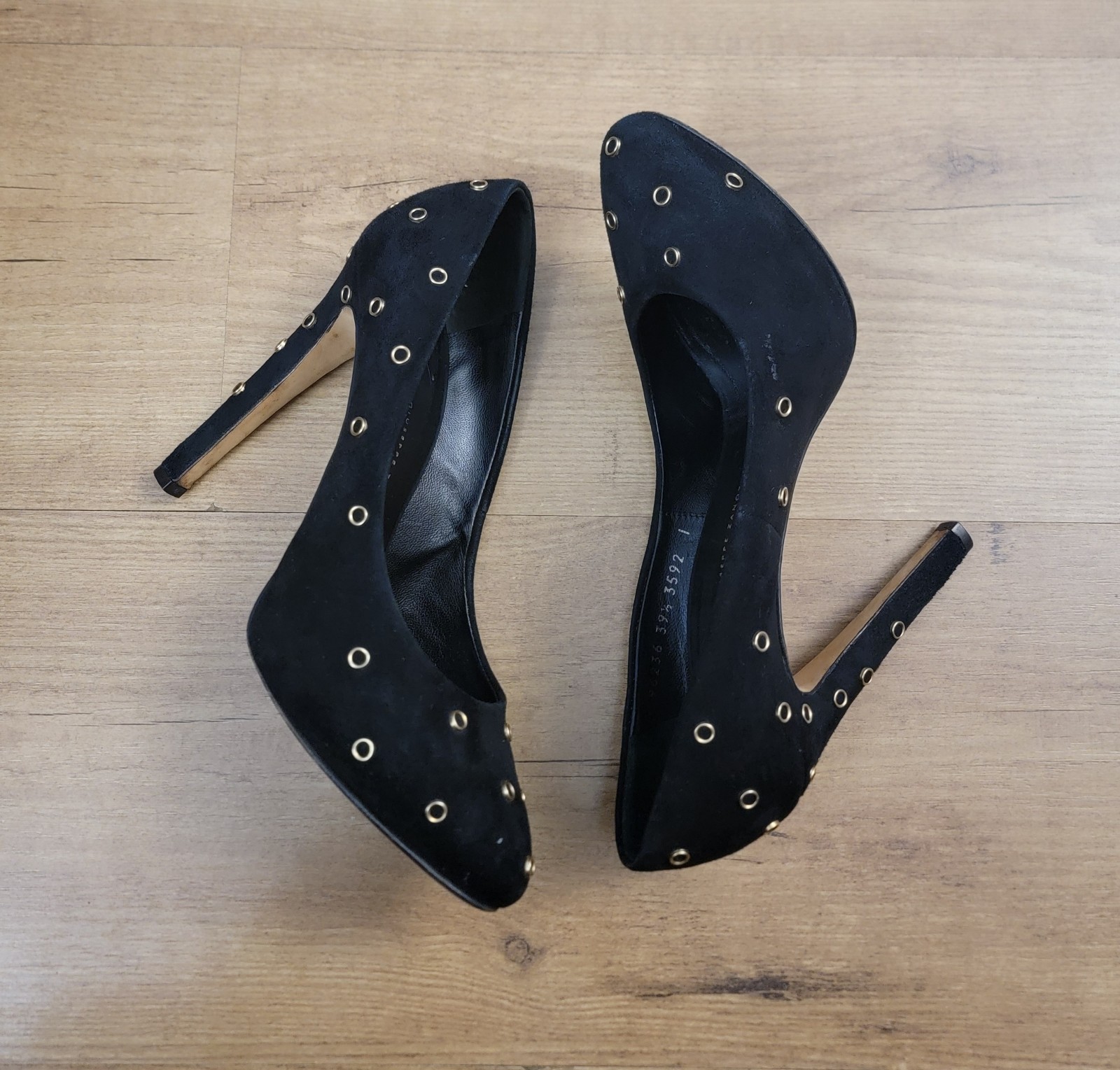GIUSEPPE ZANOTTI Rivets Suede Pumps