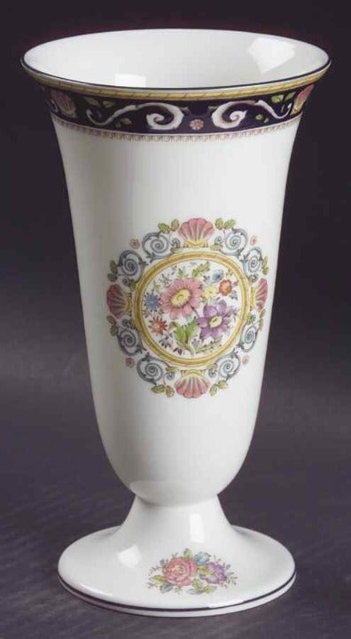 Wedgwood England RUNNYMEDE BLUE BONE CHINA W4472 7 Footed Vase