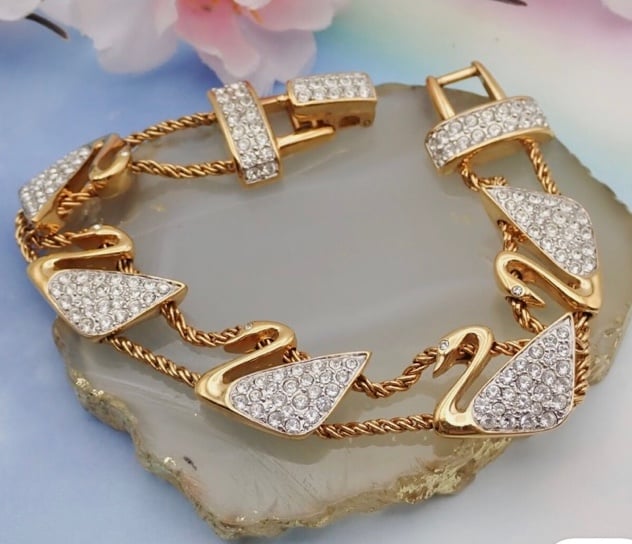 Swarovski Crystal Women's Gold Plated Clasp Bracelet Fine Jewelry Swan Signed.