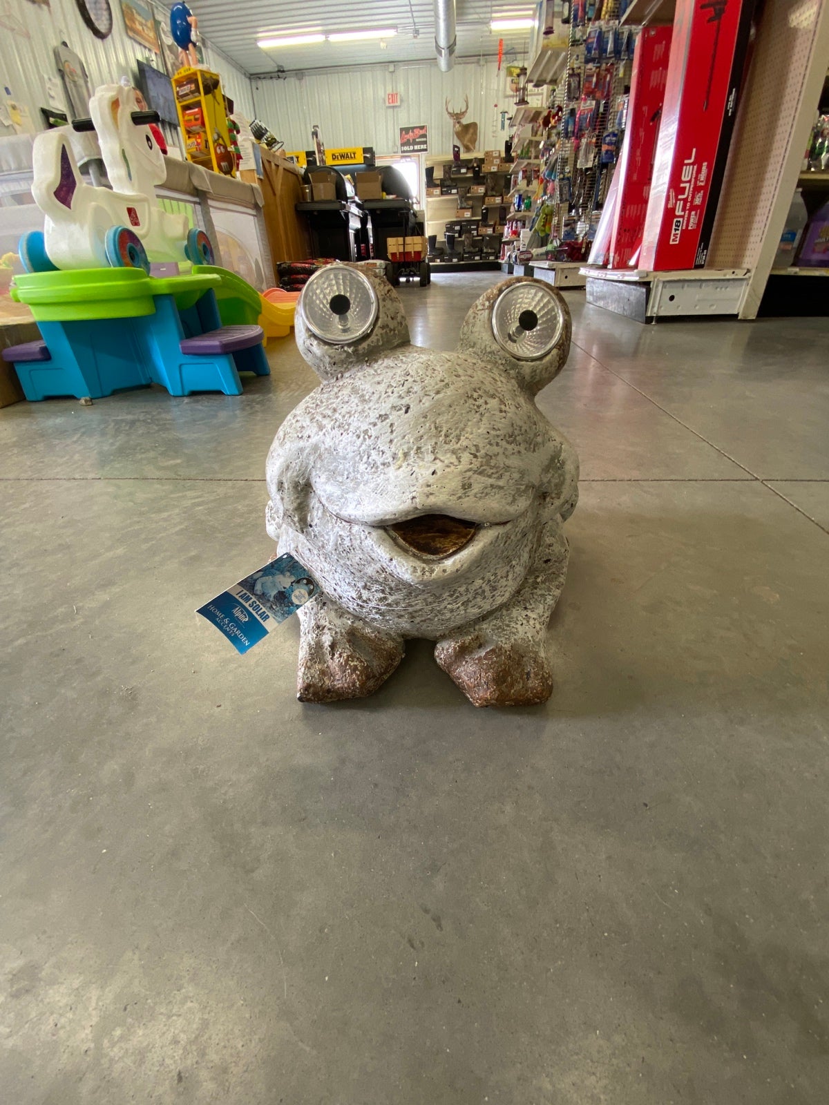 Frog garden statue