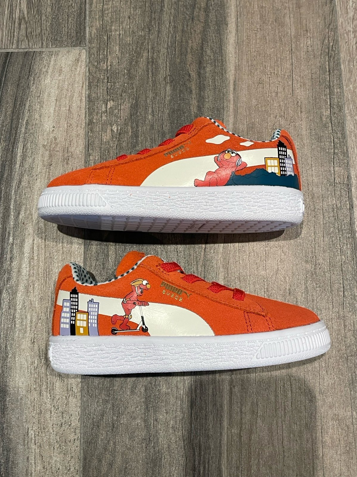 Sesame Street Kids Pumas - Elmo (Size 9) New in Box