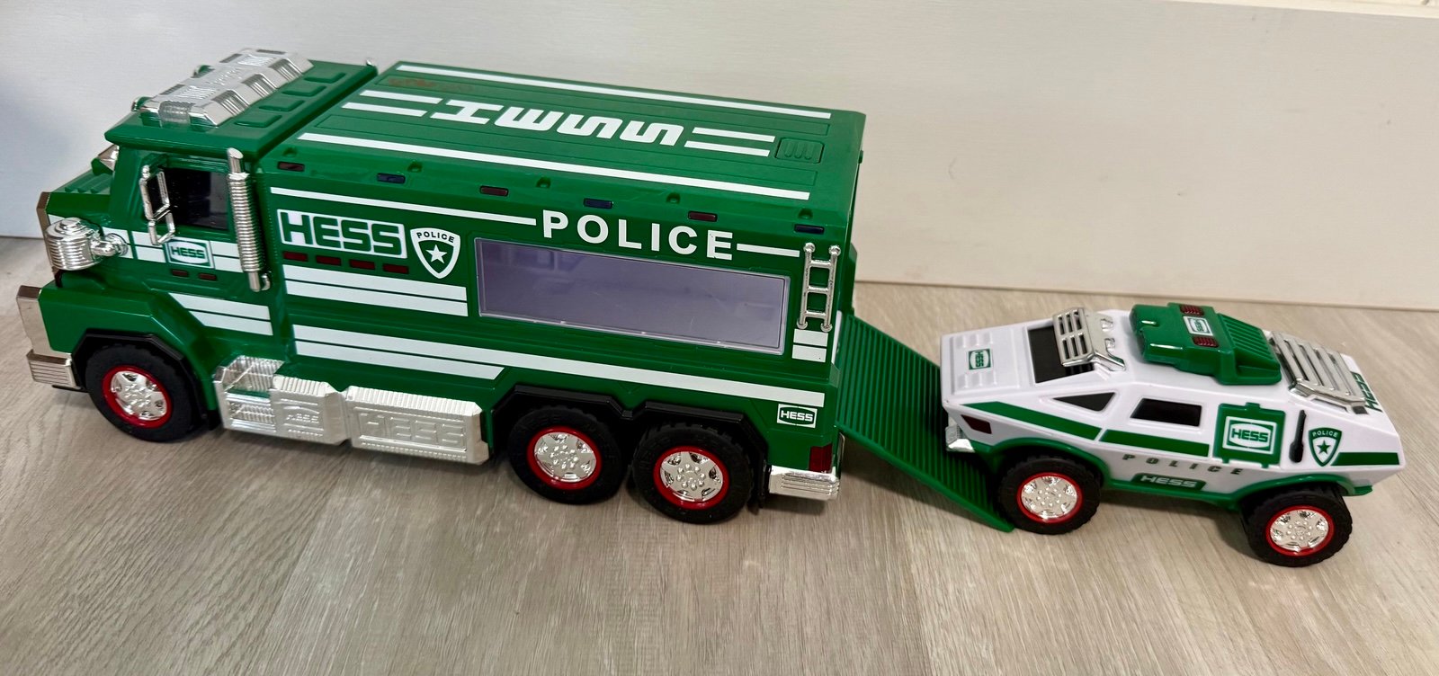 HESS TOY TRUCK 2023 POLICE TRUCK & CRUISER LIGHTS SOUND