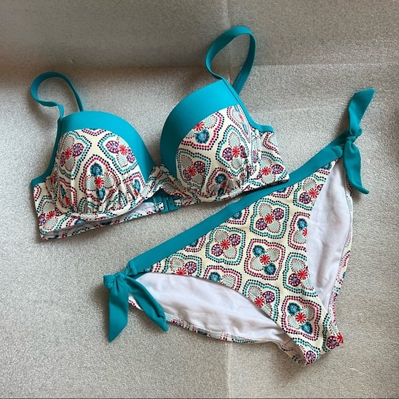 Boden 2 piece swimming suits cup size bikini top and bottom