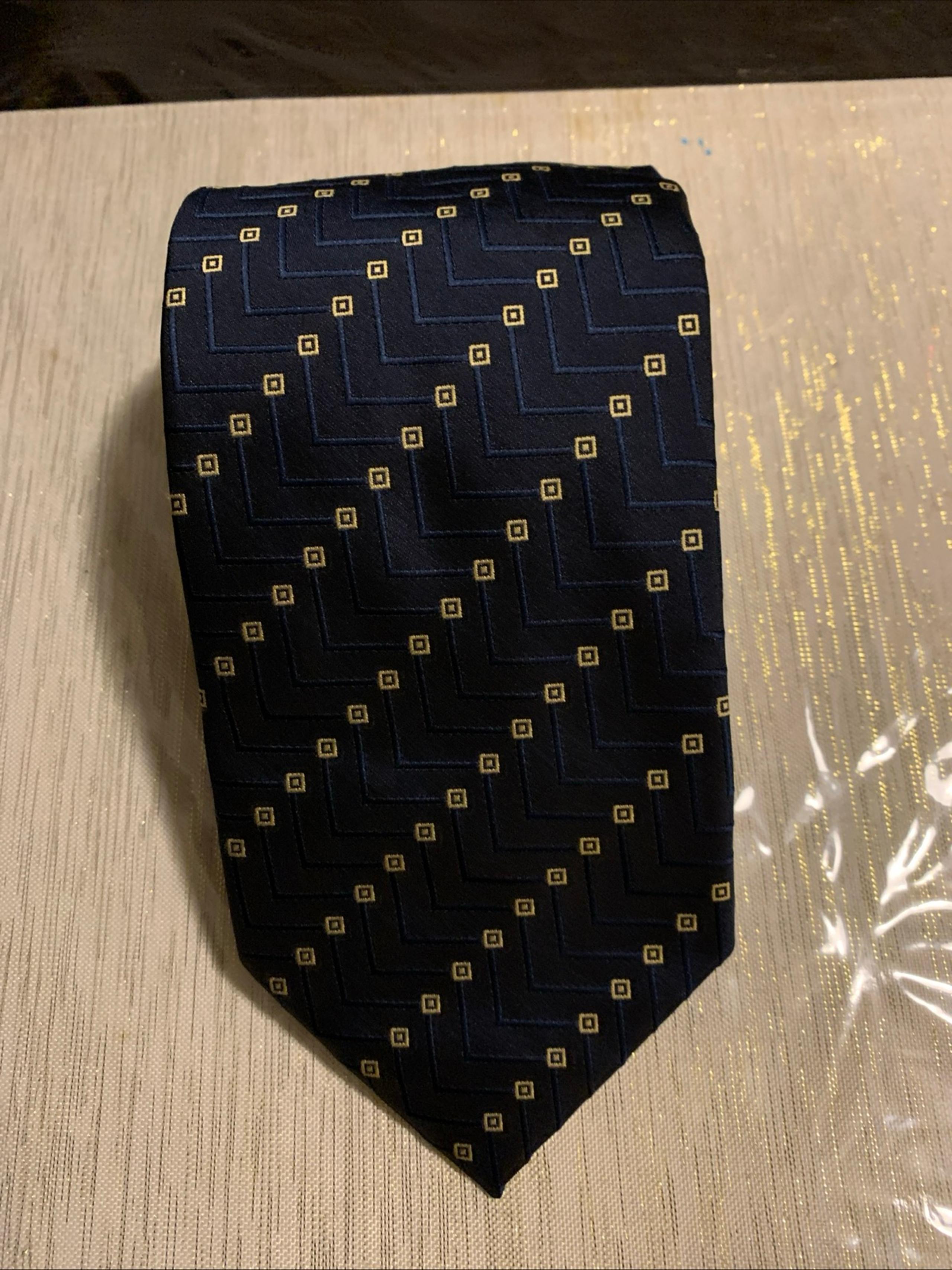 Giorgio Armani Cravette Mens Pure Silk Geometric Print Neck Tie