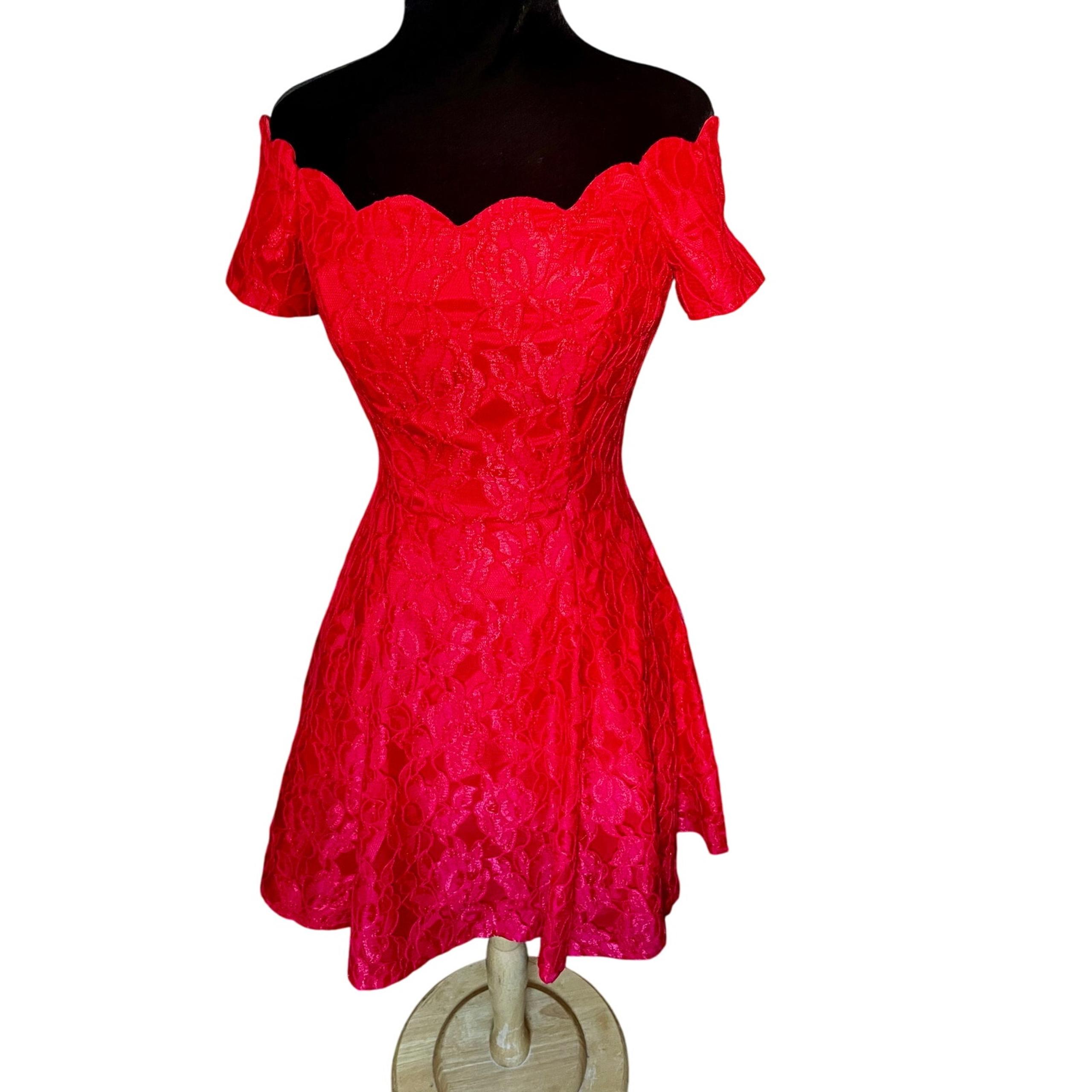 Vintage 1990s Roberta Red Lace Strapless Scallop Neck Mini Tulle Dress XS Small
