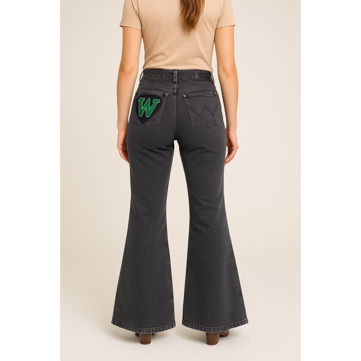 Wrangler Wanderer jeans HIGHRISE FLARE 30x33.5 Patch Black Distressed cowgirl 27